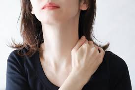その肩こり、実は「寒暖差」のせい？
